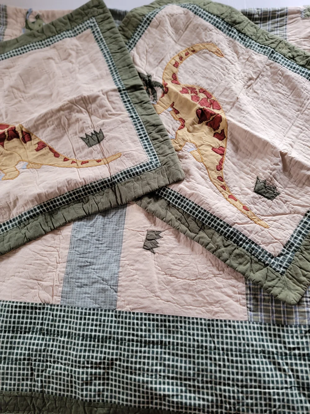 Giraffe Applique Cream Quilt - Soft Home Bedding